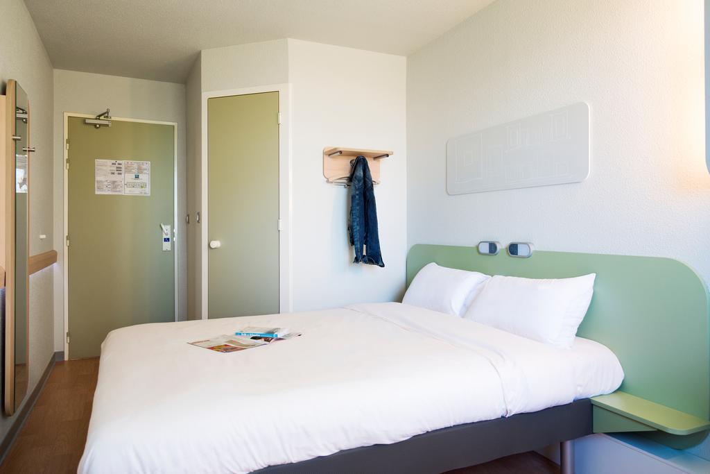 Ibis Budget Гранвил Екстериор снимка